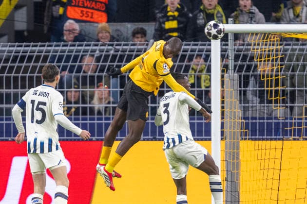 17.02.2026, Borussia Dortmund vs. Atalanta Bergamo, UEFA Champions League, Playoffs: Serhou Guirassy (Borussia Dortmund) erzielt das Tor zum 1:0. Regulations prohibit any use of photographs as image sequences and or quasi video Copyright: xDavidxInderliedx