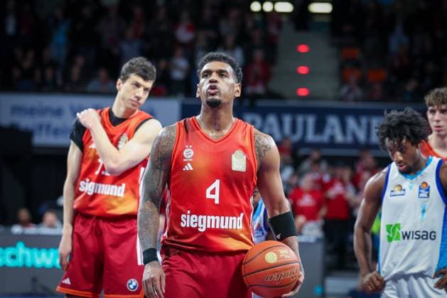Xavier Rathan-Mayes 4 (FC Bayern Muenchen Basketball) bei einem Freiwurf, FC Bayern Muenchen Basketball vs. Skyliners Frankfurt, easycredit-BBL, BBL, Basketball, Maenner, Saison 2025 2025, Regulaere Saison, 21. Spieltag, 17.02.2026 Muenchen Bayern Deutschland