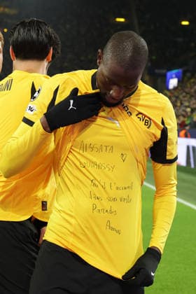 Dortmund, Germany, 17.02.26, Serhou Guirassy (Borussia Dortmund) feiert sein Tor zum 1:0 während des Spiels der Champions League Playoffs zwischen Borussia Dortmund - Atalanta Bergamo im Signal Iduna Park in Dortmund. (Photo by Joachim Bywaletz) DFB DFL REGULATIONS PROHIBIT ANY USE OF PHOTOGRAPHS AS IMAGE SEQUENCES AND OR QUASI-VIDEO. Copyright: JoachimxBywaletz xJB-Sportfoto