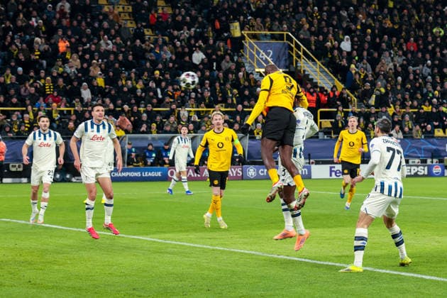 17.02.2026, Fussball, Saison 2025 2026, UEFA Champions League, Play-Offs, Round 1, Borussia Dortmund - Atalanta Bergamo, Serhou Guirassy (Borussia Dortmund) trifft zum 1:0 per Kopfball, Dortmund Signal Iduna Park NRW Deutschland xRHR-FOTO DEx Copyright: DennisxEwert RHR-FOTOx RHR-FOTO DE