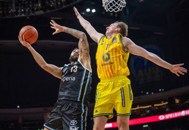 Basketball, Herren, Saison 2025 2026, easyCredit BBL (21. Spieltag), Alba Berlin - Hamburg Towers, v.l. Martin Breunig (Hamburg), Moses Wood (Alba), 17.02.2026, Copyright: xSebastianxRäppold MatthiasxKochx