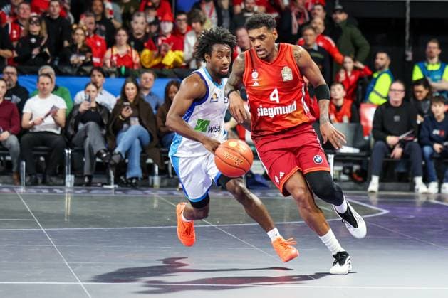 Xavier Rathan-Mayes 4 (FC Bayern Muenchen Basketball) in Aktion gegen Isaiah Swope 1 (Skyliners Frankfurt), FC Bayern Muenchen Basketball vs. Skyliners Frankfurt, easycredit-BBL, BBL, Basketball, Maenner, Saison 2025 2025, Regulaere Saison, 21. Spieltag, 17.02.2026 Muenchen Bayern Deutschland