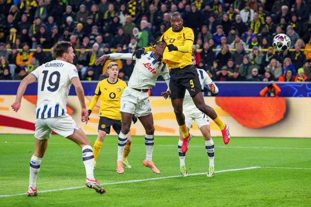 17.02.2026, Fußball, UEFA Champions League, Borussia Dortmund - Atalanta Bergamo, BVB Stadion, Play-Offs Hinspiel, Saison 2025 2026: Torschuss Treffer Kopfballtor Kopfball Tor zum 1:0 durch Torschütze Serhou Guirassy (BVB 09) Regulations prohibit any use of photographs as image sequences and or quasi-video. Nordrhein-Westfalen Deutschland