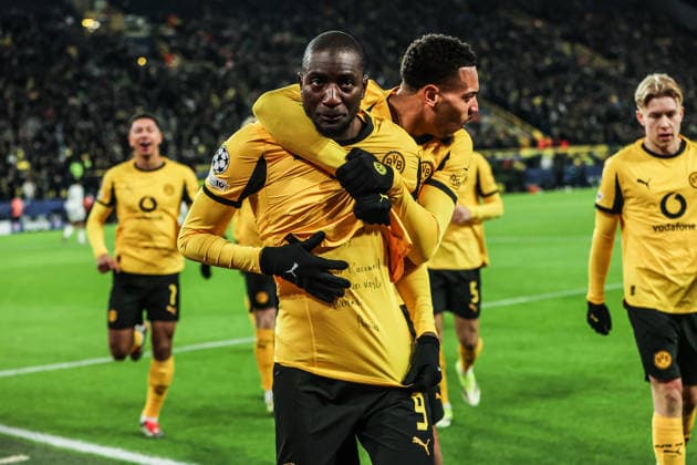 Fussball, UEFA Champions League Saison 2025 2026 PlayOffs Hinspiel Borussia Dortmund - Atalanta Bergamo 17.02.2026, SIGNAL IDUNA PARK Torjubel Borussia Dortmund nach dem Tor zum 1-0 durch Serhou Guirassy (Borussia Dortmund, 9) der Torschütze freut sich mit einer Botschaft auf seinen Unterzieh T Shirt Dortmund SIGNAL IDUNA PARK Nordrhein-Westfalen Deutschland