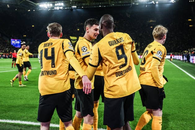 Fussball, UEFA Champions League Saison 2025 2026 PlayOffs Hinspiel Borussia Dortmund - Atalanta Bergamo 17.02.2026, SIGNAL IDUNA PARK Torjubel Borussia Dortmund nach dem Tor zum 1-0 durch Serhou Guirassy (Borussia Dortmund, 9) die Spieler freuen sich Dortmund SIGNAL IDUNA PARK Nordrhein-Westfalen Deutschland