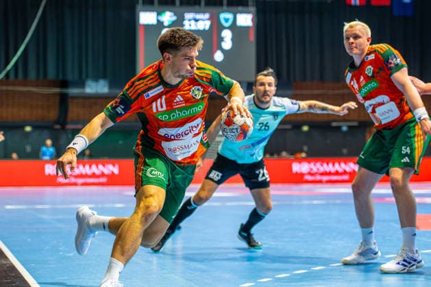 Renars Uscins (TSV Hannover-Burgdorf, Nr. 10) (L-R), TSV Hannover-Burgdorf (orange) against RK Nexe (mint) (1. Matchday of the Main Round EHF European League 2025 2026) (17.02.2026, Swiss Life Hall (Hannover, GER), Copyright: xJanxGuentherx xTSVxHannover-Burgdorfx