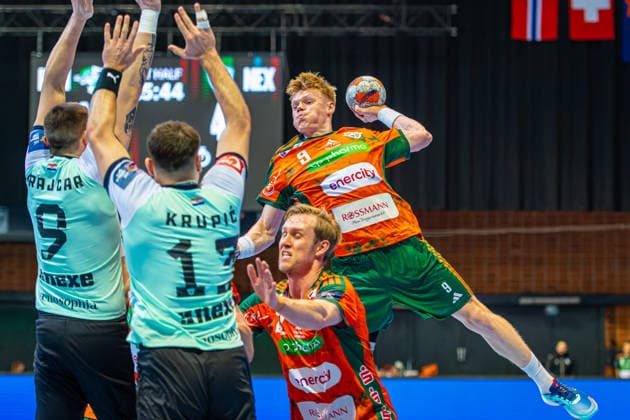 Vilhelm Poulsen (TSV Hannover-Burgdorf, Nr. 9) (L-R), TSV Hannover-Burgdorf (orange) against RK Nexe (mint) (1. Matchday of the Main Round EHF European League 2025 2026) (17.02.2026, Swiss Life Hall (Hannover, GER), Copyright: xJanxGuentherx xTSVxHannover-Burgdorfx