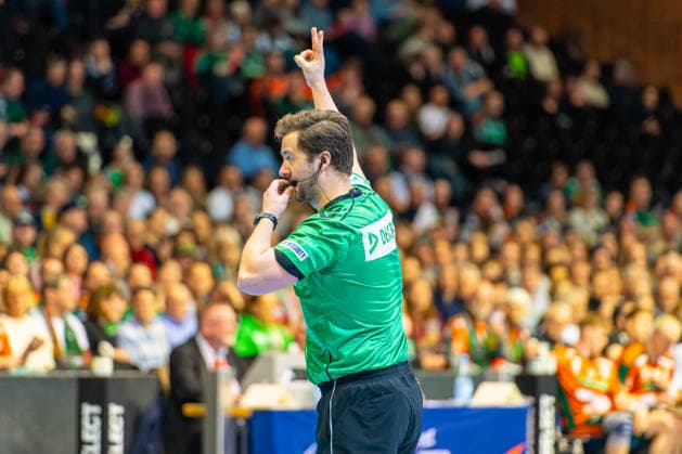 Jorgen Jorstad (Referee, NOR) (L-R), TSV Hannover-Burgdorf (orange) against RK Nexe (mint) (1. Matchday of the Main Round EHF European League 2025 2026) (17.02.2026, Swiss Life Hall (Hannover, GER), Copyright: xJanxGuentherx xTSVxHannover-Burgdorfx