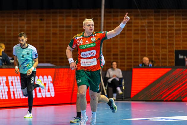 Justus Fischer (TSV Hannover-Burgdorf, Nr. 54) (L-R), TSV Hannover-Burgdorf (orange) against RK Nexe (mint) (1. Matchday of the Main Round EHF European League 2025 2026) (17.02.2026, Swiss Life Hall (Hannover, GER), Copyright: xJanxGuentherx xTSVxHannover-Burgdorfx