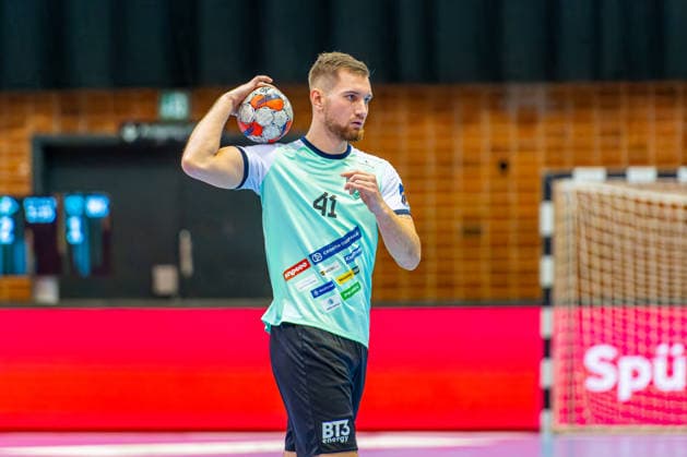 Tin Lucin (RK Nexe, Nr. 41) (L-R), TSV Hannover-Burgdorf (orange) against RK Nexe (mint) (1. Matchday of the Main Round EHF European League 2025 2026) (17.02.2026, Swiss Life Hall (Hannover, GER), Copyright: xJanxGuentherx xTSVxHannover-Burgdorfx