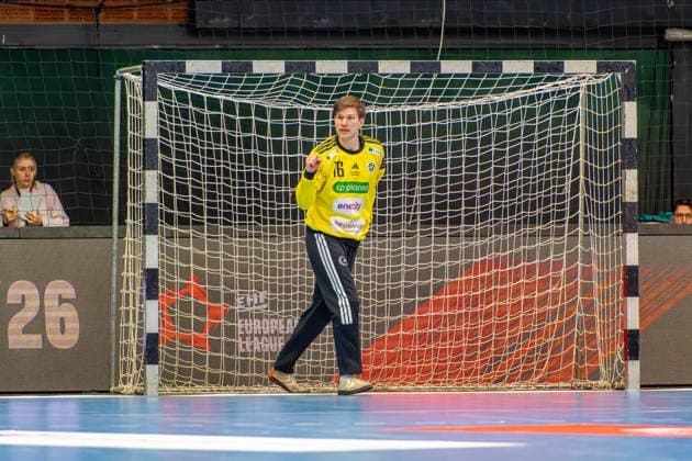 Simon Gade (TSV Hannover-Burgdorf, Nr. 16) (L-R), TSV Hannover-Burgdorf (orange) against RK Nexe (mint) (1. Matchday of the Main Round EHF European League 2025 2026) (17.02.2026, Swiss Life Hall (Hannover, GER), Copyright: xJanxGuentherx xTSVxHannover-Burgdorfx
