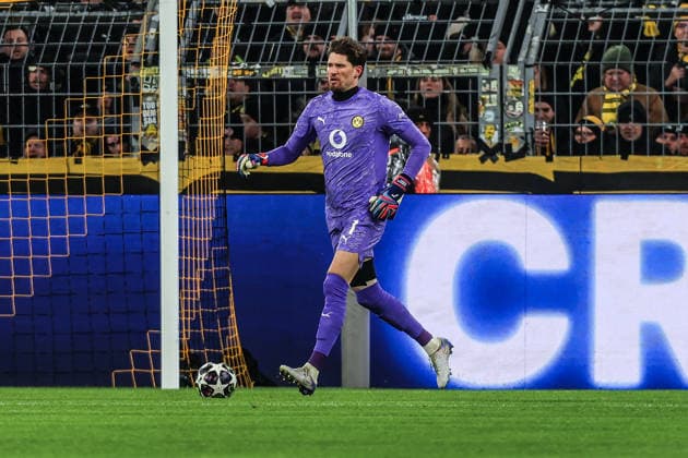 Fussball, UEFA Champions League Saison 2025 2026 PlayOffs Hinspiel Borussia Dortmund - Atalanta Bergamo 17.02.2026, SIGNAL IDUNA PARK Gregor Kobel (Borussia Dortmund, 1) Dortmund SIGNAL IDUNA PARK Nordrhein-Westfalen Deutschland