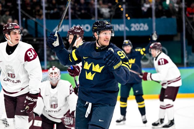 17 02 2026, Milano, Santa Giulia Ice hockey, Eishockey Arena, Winter Olympics: Sweden - Latvia (Ice Hockey), Gabriel Landeskog of Sweden celebrate his goal Milano Santa Giulia Ice Hockey Arena Lombardy Italy *** 17 02 2026, Milano, Santa Giulia Ice Hockey Arena, Winter Olympics Sweden Latvia Ice Hockey , Gabriel Landeskog of Sweden celebrate his goal Milano Santa Giulia Ice Hockey Arena Lombardy Italy Copyright: xJustPictures.ch AndreaxBrancax jp-en-AnBr-AB-AAB_318317022026