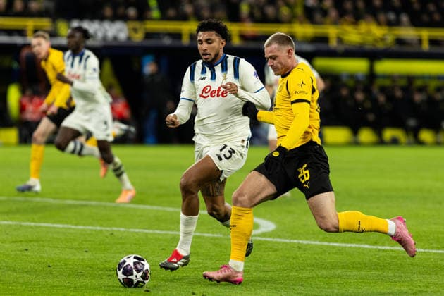 UEFA Champions League: Borussia Dortmund - Atalanta BC; 17.02.2026 Éderson (Atalanta BC, 13), Julian Ryerson (Borussia Dortmund, 26) UEFA Champions League: Borussia Dortmund - Atalanta BC; Signal Iduna Park, Dortmund; 17.02.2026 Copyright: xBEAUTIFULxSPORTS Buriakovx