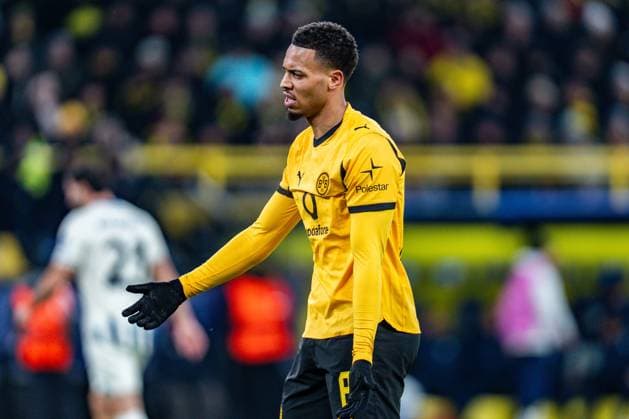 17.02.2026, Borussia Dortmund vs. Atalanta Bergamo, UEFA Champions League, Playoffs Felix Nmecha (Borussia Dortmund, 8) Ederson (Atalanta Bergamo) Regulations prohibit any use of photographs as image sequences and or quasi video Copyright: xBahhoxKarax