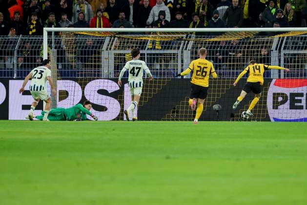 Maximilian Beier (Borussia Dortmund) erzielt mit diesem Schuss das Tor zum 2:0, UEFA Champions League 2025 26 League Knockout Play-off First Leg, Borussia Dortmund v Atalanta BC, BVB Stadion Dortmund am 17. February 2026 in Dortmund, Germany. (Foto von Marco Steinbrenner DeFodi Images) Maximilian Beier (Borussia Dortmund) scores the goal to make it 2-0 with this shot, UEFA Champions League 2025 26 League Knockout Play-off First Leg, Borussia Dortmund v Atalanta BC, BVB Stadion Dortmund, February 17, 2026 in Dortmund, Germany. (Photo by Marco Steinbrenner DeFodi Images) -