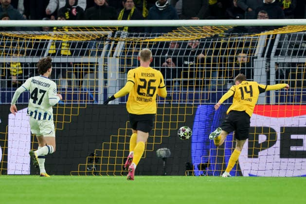 Maximilian Beier (Borussia Dortmund) erzielt mit diesem Schuss das Tor zum 2:0, UEFA Champions League 2025 26 League Knockout Play-off First Leg, Borussia Dortmund v Atalanta BC, BVB Stadion Dortmund am 17. February 2026 in Dortmund, Germany. (Foto von Marco Steinbrenner DeFodi Images) Maximilian Beier (Borussia Dortmund) scores the goal to make it 2-0 with this shot, UEFA Champions League 2025 26 League Knockout Play-off First Leg, Borussia Dortmund v Atalanta BC, BVB Stadion Dortmund, February 17, 2026 in Dortmund, Germany. (Photo by Marco Steinbrenner DeFodi Images) -