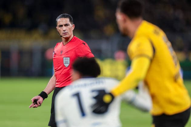 17.02.2026, Fussball, Saison 2025 2026, UEFA Champions League, Play-Offs, Round 1, Borussia Dortmund - Atalanta Bergamo, Schiedsrichter Serdar Gözübüyük (NED), Dortmund Signal Iduna Park NRW Deutschland xRHR-FOTO DEx Copyright: DennisxEwert RHR-FOTOx RHR-FOTO DE