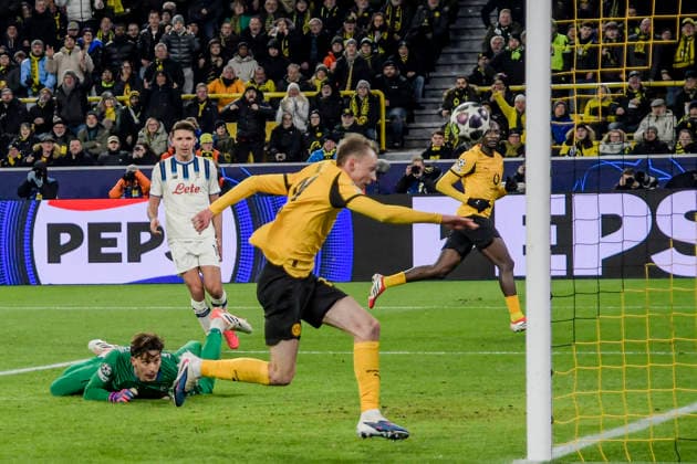Maximilian Beier (Dortmund 14) erzielt das Tor zum 2:0 17.02.2026 Fussball, Champions League, Borussia Dortmund vs Atalanta Bergamo , Signal Iduna Park, Dortmund,
