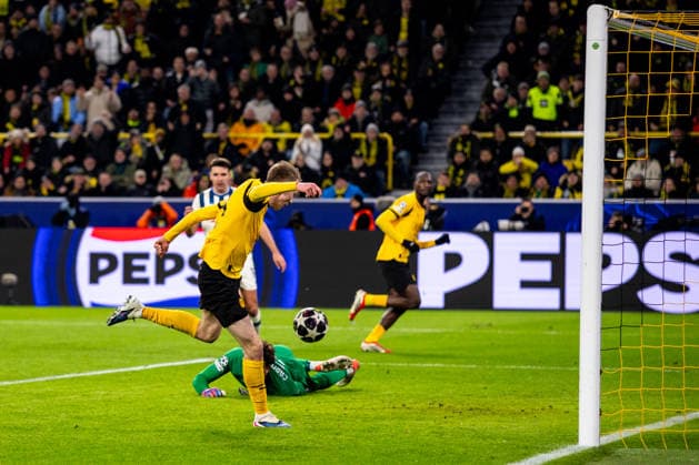 DORTMUND, GERMANY - FEBRUARY 17: Maximilian Beier of Borussia Dortmund shoots to score his team s second goal during the UEFA Champions League 2025 26 League Knockout Play-off First Leg match between Borussia Dortmund and Atalanta BC at BVB Stadion Dortmund on February 17, 2026 in Dortmund, Germany. (Photo by Rene Nijhuis) SPO  Copyright: xRenexNijhuis