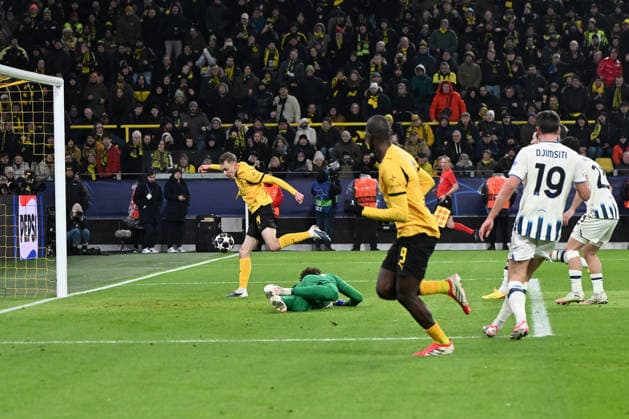 Maximilian Beier (Borussia Dortmund) Tor zum 2:0 waehrend des Spiels der UEFA Champions League 2025 26, Play-offs, Hinspiel zwischen Borussia Dortmund und Atalanta Bergamo, BVB Stadion am 17. February 2026 in Dortmund, Deutschland. (Foto von Ralf Treese DeFodi Images) +++ Maximilian Beier (Borussia Dortmund) scores his team™s second goal during the UEFA Champions League 2025 26 League Knockout Play-off First Leg match between Borussia Dortmund and Atalanta BC at BVB Stadion Dortmund on February 17, 2026 in Dortmund, Germany. (Photo by Ralf Treese DeFodi Images) -