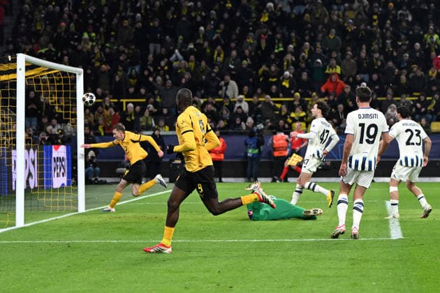 Maximilian Beier (Borussia Dortmund) Tor zum 2:0 waehrend des Spiels der UEFA Champions League 2025 26, Play-offs, Hinspiel zwischen Borussia Dortmund und Atalanta Bergamo, BVB Stadion am 17. February 2026 in Dortmund, Deutschland. (Foto von Ralf Treese DeFodi Images) +++ Maximilian Beier (Borussia Dortmund) scores his team™s second goal during the UEFA Champions League 2025 26 League Knockout Play-off First Leg match between Borussia Dortmund and Atalanta BC at BVB Stadion Dortmund on February 17, 2026 in Dortmund, Germany. (Photo by Ralf Treese DeFodi Images) -