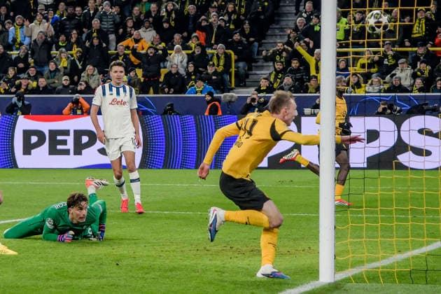 Maximilian Beier (Dortmund 14) erzielt das Tor zum 2:0 17.02.2026 Fussball, Champions League, Borussia Dortmund vs Atalanta Bergamo , Signal Iduna Park, Dortmund,