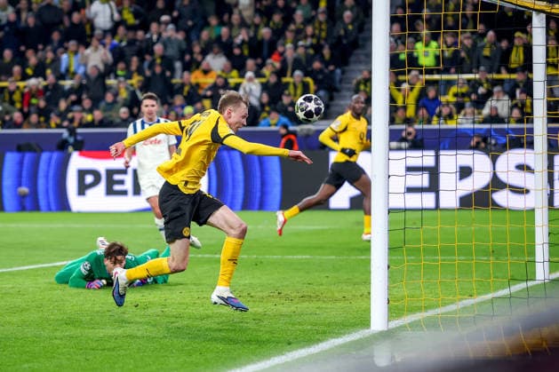 17.02.2026, Fußball, UEFA Champions League, Borussia Dortmund - Atalanta Bergamo, BVB Stadion, Play-Offs Hinspiel, Saison 2025 2026: Treffer Torschuss Tor zum 2:0 durch Torschütze xb14 nach Vorlage von Serhou Guirassy (BVB 09) Regulations prohibit any use of photographs as image sequences and or quasi-video. Nordrhein-Westfalen Deutschland
