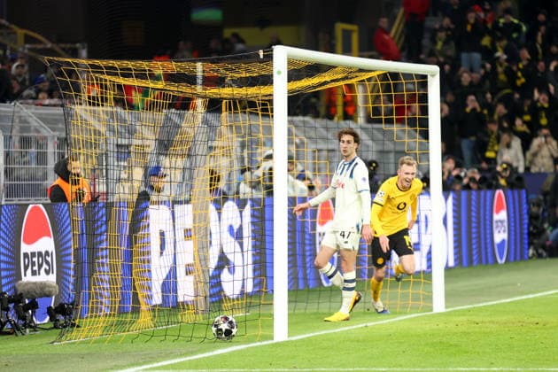 Torjubel zum 2:0 durch Maximilian Beier (Borussia Dortmund) GER, Borussia Dortmund gegen Atalanta Bergamo, Fussball, Champions League, Play-off, Spielzeit 2025 2026, 17.02.2026 GER, Borussia Dortmund gegen Atalanta Bergamo, Fussball, Champions League, Play-off, Spielzeit 2025 2026, 17.02.2026 Dortmund Copyright: xEibner-Pressefoto FrankxZeisingx EP_FZG