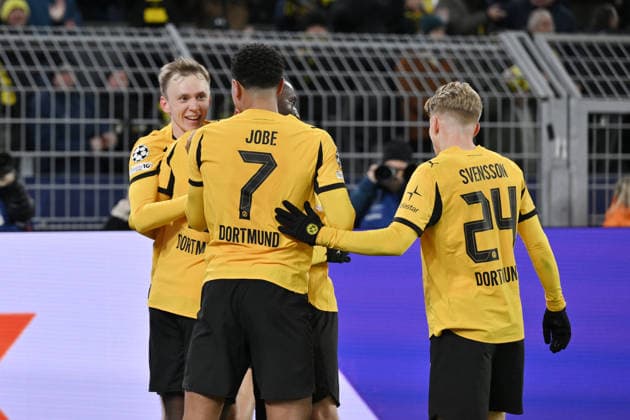Jubel 2:0, v.li., Maximilian Beier (Borussia Dortmund), Jobe Bellingham (Borussia Dortmund), Daniel Svensson (Borussia Dortmund) 17.02.2026, Fussball, UEFA Champions League 2025 2026, Play-offs, Borussia Dortmund - Atalanta Bergamo UEFA regulations prohibit any use of photographs as image sequences and or quasi-video Dortmund Signal Iduna Park Nordrhein Westfalen Deutschland