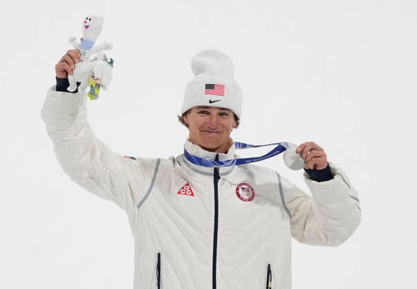Silver medalist Mac Forehand of the United States celebrates on the podium after the Men s Freestyle Skiing Big Air competition at the Milano Cortina 2026 Winter Olympic Games, Olympische Spiele, Olympia, OS in Livigno, Italy, on Tuesday, February 17, 2026. Tormod Frostad of Norway won the gold medal and .Matej Svancer of Austria won the bronze medal.  OLY20260217805 BOBxSTRONG