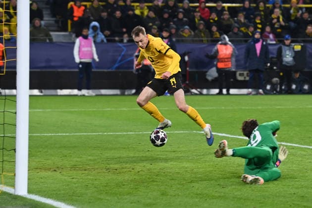 Maximilian BEIER (DO) erzielt das Tor zum 2-0, Fussball UEFA Champions League Play offs, Borussia Dortmund (DO) - Atalanta Bergamo (AB) am 17.02.2026 in Dortmund Deutschland. UEFA regulations prohibit any use of photographs as image sequences and or quasi-video Â