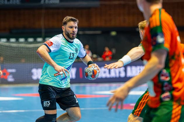 Petar Krupic (RK Nexe, Nr. 13) (L-R), TSV Hannover-Burgdorf (orange) against RK Nexe (mint) (1. Matchday of the Main Round EHF European League 2025 2026) (17.02.2026, Swiss Life Hall (Hannover, GER), Copyright: xJanxGuentherx xTSVxHannover-Burgdorfx