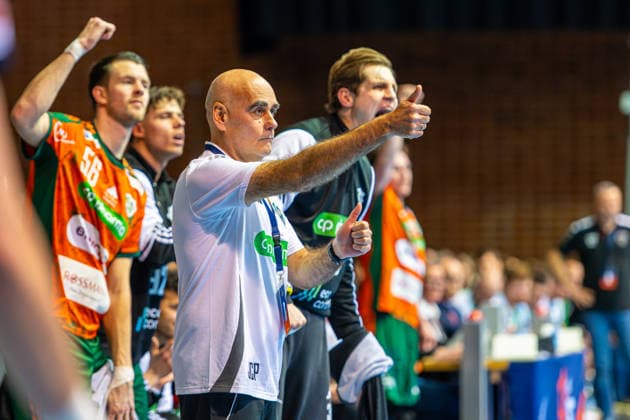 Juan Carlos Pastor (TSV Hannover-Burgdorf, Trainer) (L-R), TSV Hannover-Burgdorf (orange) against RK Nexe (mint) (1. Matchday of the Main Round EHF European League 2025 2026) (17.02.2026, Swiss Life Hall (Hannover, GER), Copyright: xJanxGuentherx xTSVxHannover-Burgdorfx