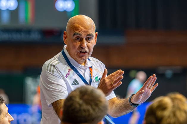 Juan Carlos Pastor (TSV Hannover-Burgdorf, Trainer) (L-R), TSV Hannover-Burgdorf (orange) against RK Nexe (mint) (1. Matchday of the Main Round EHF European League 2025 2026) (17.02.2026, Swiss Life Hall (Hannover, GER), Copyright: xJanxGuentherx xTSVxHannover-Burgdorfx