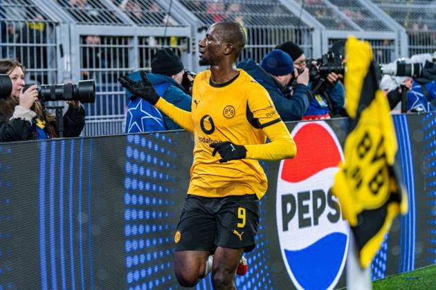 17.02.2026, Borussia Dortmund vs. Atalanta Bergamo, UEFA Champions League, Playoffs Tor zum 2:0 durch Maximilian Beier (Borussia Dortmund, 14) Jubel hier von Serhou Guirassy (Borussia Dortmund, 9) nach Vorlage Regulations prohibit any use of photographs as image sequences and or quasi video Copyright: xBahhoxKarax