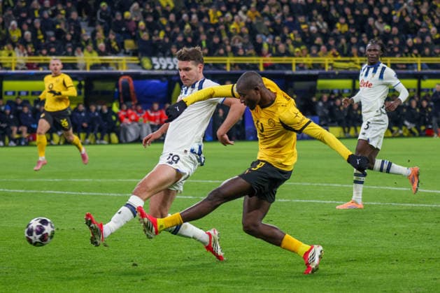 Dortmund, Deutschland 17. Februar 2026: UEFA Champions League - 2025 2026 - Borussia Dortmund vs. Atalanta Bergamo Im Bild: v.li. der Zweite Serhou Guirassy (BVB) gibt die Vorlage und Torschütze Maximilian Beier (BVB) macht das Tor zum 2:0 für Dortmund Copyright: HMBxMedia MadeleinexFantini