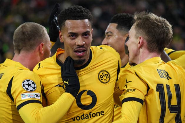 Dortmund, Deutschland 17. Februar 2026: UEFA Champions League - 2025 2026 - Borussia Dortmund vs. Atalanta Bergamo Im Bild: Torschütze Maximilian Beier (BVB), rechts im Bild, macht das Tor zum 2:0 für Dortmund und jubelt mit Julian Ryerson (BVB) und Felix Nmecha (BVB) Copyright: HMBxMedia MadeleinexFantini
