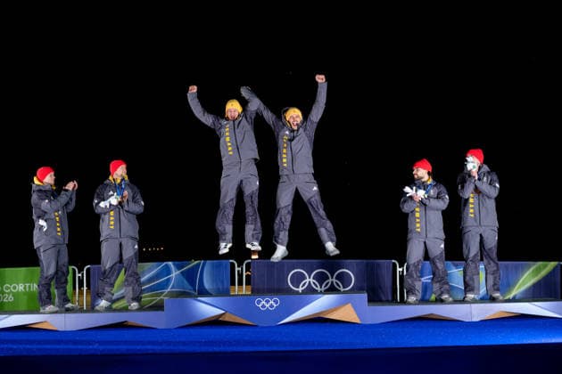 LOCHNER Johannes, FLEISCHHAUER Georg (Deutschland) jubeln auf dem Podium bei der Siegerehrung ueber den Sieg und die Gold Medaille und springen in die Luft, daneben FRIEDRICH Francesco, SCHUELLER Alexander (Deutschland), AMMOUR Adam, SCHALLER Alexander (Deutschland), ITA, Olympische Spiele Milano Cortina 2026, Olympia, Zweierbob Herren, 17.02.2026 ITA, Olympische Spiele Milano Cortina 2026, Olympia, Zweierbob Herren, 17.02.2026 Cortina d Ampezzo *** LOCHNER Johannes, FLEISCHHAUER Georg Germany celebrate their victory and the gold medal on the podium at the award ceremony and jump into the air, next to them FRIEDRICH Francesco, SCHUELLER Alexander Germany , AMMOUR Adam, SCHALLER Alexander Germany , ITA, Olympic Games Milano Cortina 2026, Olympia, two-man bobsleigh men, 17 02 2026 ITA, Olympic Games Milano Cortina 2026, Olympia, two-man bobsleigh men, 17 02 2026 Cortina d Ampezzo Copyright: xEibner-Pressefoto Memmlerx EP_MMR