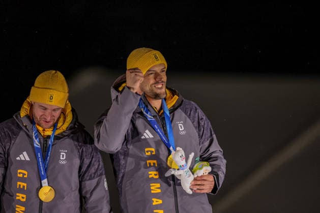Gold medal award ceremony Ger - Lochner Johannes - Fleischhauer Georg during the Olympic Winter Milano-Cortina 2026, Bobsleigh 2-man on February 17, 2026 at Cortina Sliding Centre in Cortina, Italy  Copyright: xLucianoxMariaxBisi IPAxSportx xipa-agency.netx xx IPA_71660386 IPA_Agency_IPA71660386