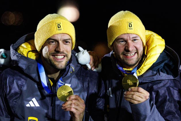 OLYMPICS - Winter Olympic Games, Olympische Spiele, Olympia, OS Milano Cortina 2026 CORTINA D AMPEZZO,ITALY,17.FEB.26 - OLYMPICS, BOBSLEIGH - Winter Olympic Games Milano Cortina 2026, 2-man, men, medal ceremony. Image shows the rejoicing of Johannes Lochner and Georg Fleischhauer (GER). Keywords: medal.  GEPAxpictures xMaticxKlansek