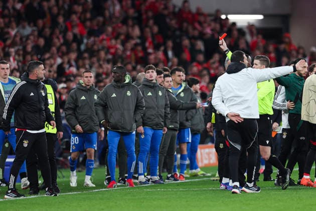February 17, 2026, Lisbon, Lisbon, Portugal: Staff of Benfica see the red card during the UEFA Champions League 2025 26 League Knockout Play-off First Leg match between SL Benfica and Real Madrid C.F. at Estadio do SL Benfica on February 17, 2026 in Lisbon, Portugal. SL Benfica V Real Madrid C.F. - UEFA Champions League 2025 26 League Knockout Play-Off First Leg  - ZUMAa181 20260217_zaa_a181_124 Copyright: xIrinaxR.xHipolitox