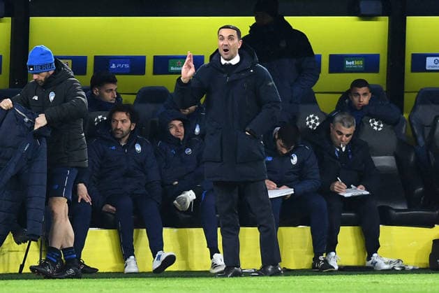 Trainer Raffaele Palladino (Atalanta Bergamo) gestikuliert, gestik waehrend des Spiels der UEFA Champions League 2025 26, Play-offs, Hinspiel zwischen Borussia Dortmund und Atalanta Bergamo, BVB Stadion am 17. February 2026 in Dortmund, Deutschland. (Foto von Ralf Treese DeFodi Images) +++ Trainer Raffaele Palladino (Atalanta Bergamo) gestures during the UEFA Champions League 2025 26 League Knockout Play-off First Leg match between Borussia Dortmund and Atalanta BC at BVB Stadion Dortmund on February 17, 2026 in Dortmund, Germany. (Photo by Ralf Treese DeFodi Images) -