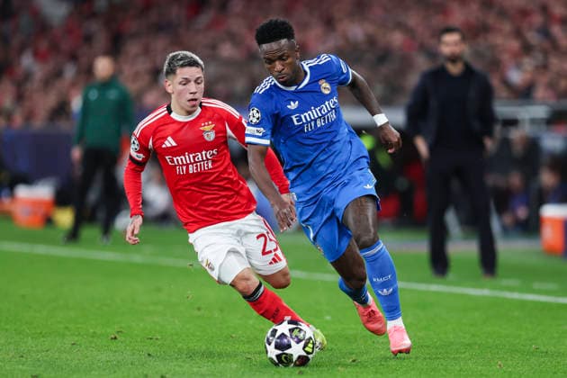 February 17, 2026, Lisbon, Lisbon, Portugal: Gianluca Prestianni of SL Benfica and Vinicius Junior of Real Madrid CF in action during the UEFA Champions League 2025 26 League Knockout Play-off First Leg match between SL Benfica and Real Madrid C.F. at Estadio do SL Benfica on February 17, 2026 in Lisbon, Portugal. Lisbon Portugal - ZUMAa181 20260217_zaa_a181_156 Copyright: xIrinaxR.xHipolitox