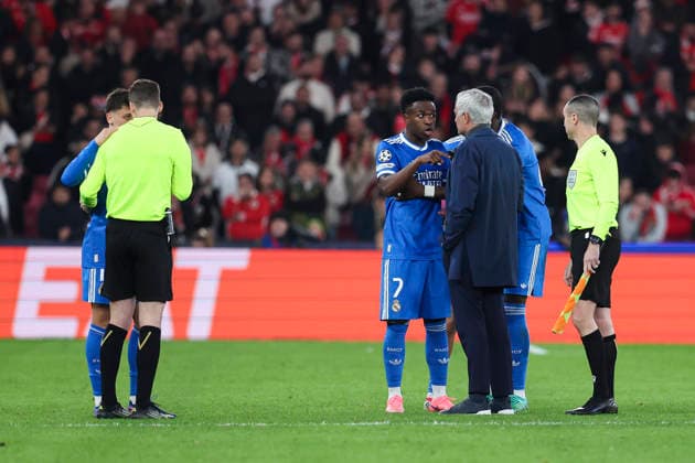 February 17, 2026, Lisbon, Lisbon, Portugal: Vinicius Junior of Real Madrid CF protests to Jose Mourinho, head coach of SL Benfica, during the UEFA Champions League 2025 26 League Knockout Play-off First Leg match between SL Benfica and Real Madrid C.F. at Estadio do SL Benfica on February 17, 2026 in Lisbon, Portugal. Lisbon Portugal - ZUMAa181 20260217_zaa_a181_179 Copyright: xIrinaxR.xHipolitox