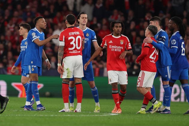 FBL-UEFA Champions League 2025-26 SL Benfica - Real Madrid Kylian Mbappe (Real Madrid), Nicolas Otamendi (S.L.Benfica), Alvaro Carreras (Real Madrid), Leandro Barreiro (S.L.Benfica), Gianluca Prestianni (S.L.Benfica) there™s a discussion between the players in midfieldduring UEFA Champions League 2025-26 KO play-offs match between Lisboa e Benfica and Real Madrid at Estadio da Luz on Thursday 17 February 2026 in Lisbon, Portugal Copyright: JoaquimxFerreira