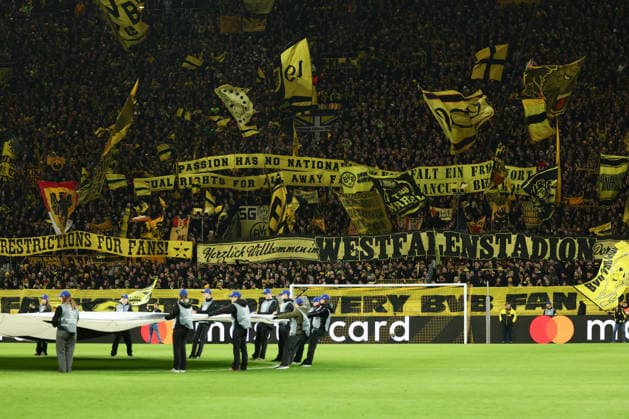 Dortmund, Germany, 17.02.26, BVB Fans zeigen einen Banner während des Spiels der Champions League Playoffs zwischen Borussia Dortmund - Atalanta Bergamo im Signal Iduna Park in Dortmund. (Photo by Joachim Bywaletz) DFB DFL REGULATIONS PROHIBIT ANY USE OF PHOTOGRAPHS AS IMAGE SEQUENCES AND OR QUASI-VIDEO. Copyright: JoachimxBywaletz xJB-Sportfoto
