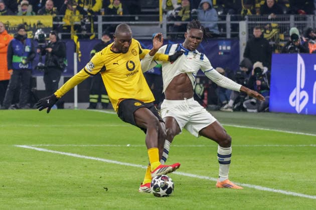 17.02.2026, xgrfx, Fussball UEFA Champions League, Borussia Dortmund - Atalanta Bergamo v.l. Serhou Guirassy (Borussia Dortmund), Odilon Kossounou (Atalanta Bergamo) (DFL DFB REGULATIONS PROHIBIT ANY USE OF PHOTOGRAPHS as IMAGE SEQUENCES and or QUASI-VIDEO) Dortmund