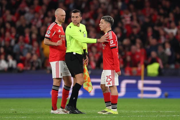 FBL-UEFA Champions League 2025-26 SL Benfica - Real Madrid Frederik Aursnes (S.L.Benfica), referee Francois Letexier (FRA) and Gianluca Prestianni (S.L.Benfica) he is explaining the situation during UEFA Champions League 2025-26 KO play-offs match between Lisboa e Benfica and Real Madrid at Estadio da Luz on Thursday 17 February 2026 in Lisbon, Portugal Copyright: JoaquimxFerreira