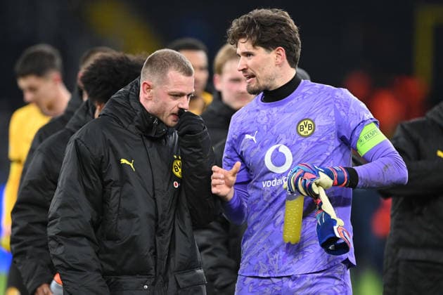 Schlussjubel, jubelnd, Jubel, Begeisterung, Freude, Emotion Julian RYERSON (DO) und Torwart Gregor KOBEL (DO) Fussball UEFA Champions League Play offs, Borussia Dortmund (DO) - Atalanta Bergamo (AB) 2-0 am 17.02.2026 in Dortmund Deutschland. UEFA regulations prohibit any use of photographs as image sequences and or quasi-video Â